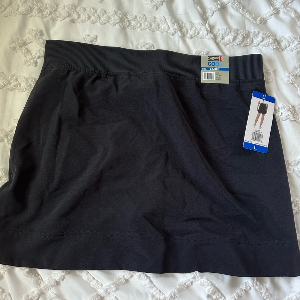 NWT black skort